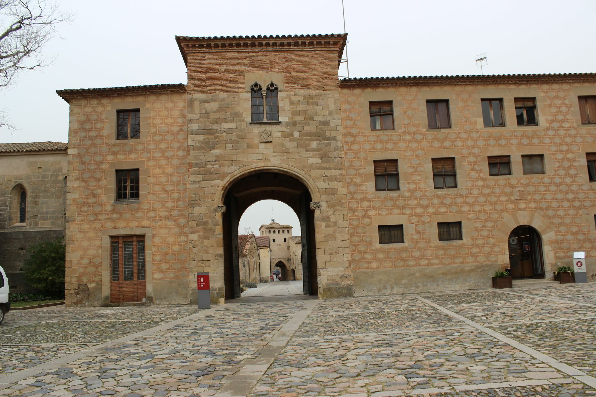 Hostatgeria De Hotel 3*